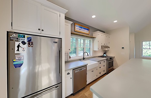 Katama House | 5 Min Drive to Beach/Downtown