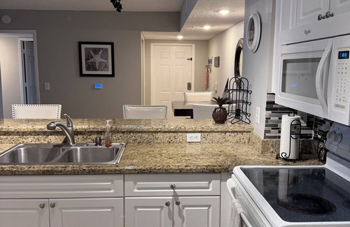 Tequesta Condo | 5 min to beach, ground level w garage, heated pool, resort style, very nice