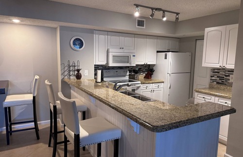 Tequesta Condo | 5 min to beach, ground level w garage, heated pool, resort style, very nice