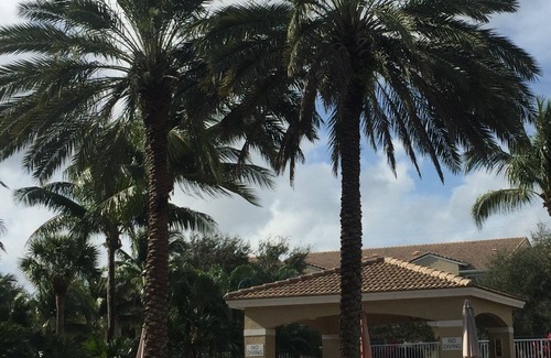 Tequesta Condo | 5 min to beach, ground level w garage, heated pool, resort style, very nice