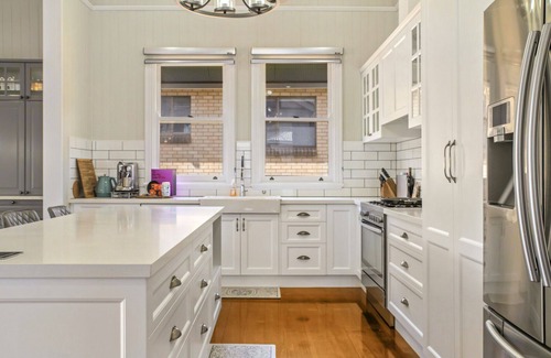 Woolloongabba House | 5 min to BNE City Centre & Next to The Gabba! Unique Character Queenslander Home