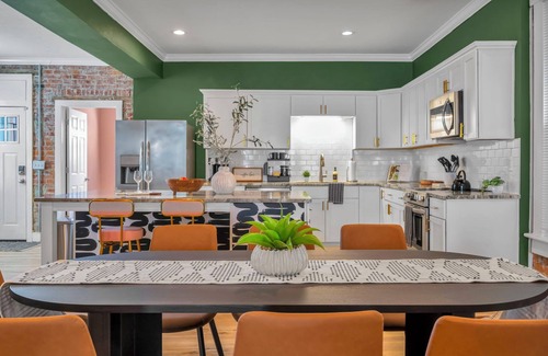 West Columbus House | 5 min to Downtown, King Suite, Pet Friendly