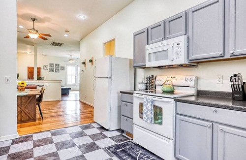 Metropolitan Apartment | 5 min to DT - Summer Getaway - Private Balcony + Telescope