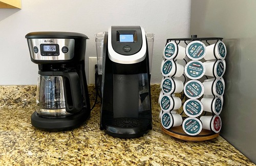 Cavalier Vista House | 5 min to Old Town, HEATED Pool, Master Suite, Shuffleboard and Mini Golf!