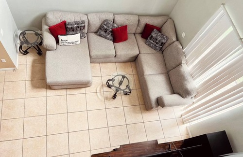 St. Cloud House | 5 mins from Kissimmee and 20 mins from the parks!