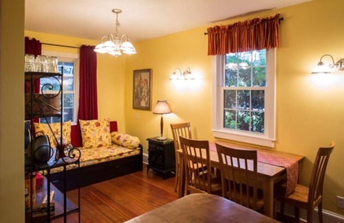 Kenilworth Cottage | 5 Mins to Biltmore & Downtown