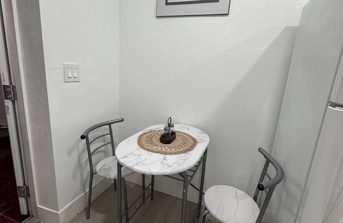 Terrace Park Apartment | 5 minutes from Bush Garden and USF! Apartment for 2 people, cozy.