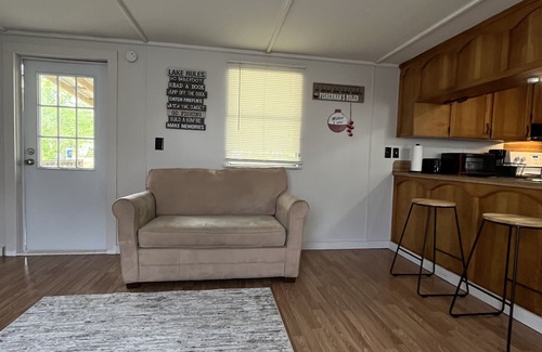 Brookeland House | 5 minutes from Humphrey boat ramp,guest access to pool and tennis courts