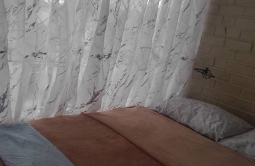 Harare Apartment | 5 minutes into the city. Family sized unit with newly fitted kitchen.