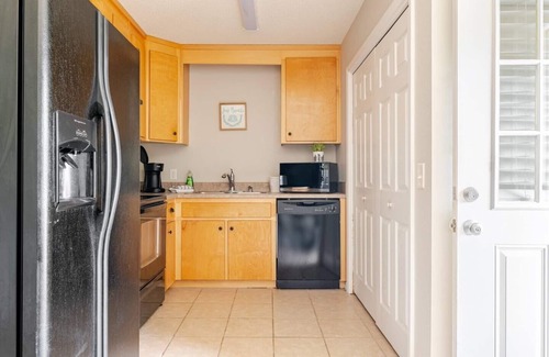 Ono Island House | 5 minutes to beaches! Quiet and clean home, pet friendly, with huge back yard!