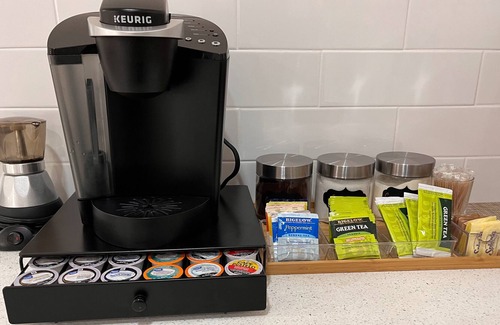 Terrace Park House | 5 minutes to Busch Garden theme park! Cozy two-bedroom bungalow