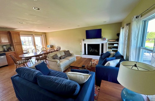 Eastward Look House | 5 minutes walk to the beach! UPDATED 6 bedroom w/ocean views, rooftop deck, AC