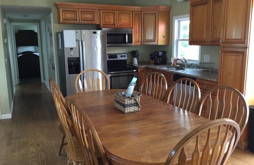 Eastward Look House | 5 minutes walk to the beach! UPDATED 6 bedroom w/ocean views, rooftop deck, AC