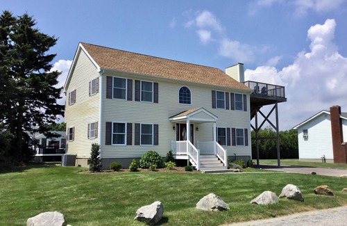 Eastward Look House | 5 minutes walk to the beach! UPDATED 6 bedroom w/ocean views, rooftop deck, AC