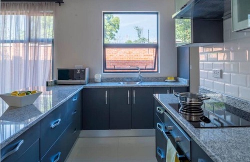 Harare Apartment | 5 Modern 6 sleeper apartment Harare, 24h security