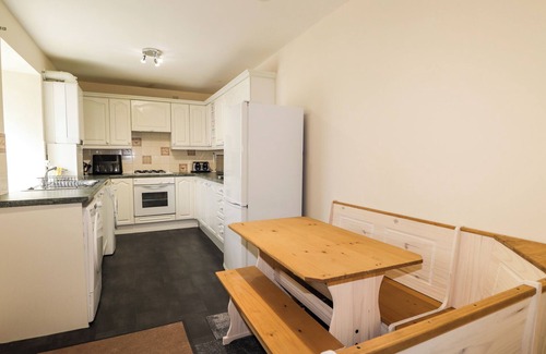 Lossiemouth Cottage | 5 PITGAVENY COURT, family friendly in Lossiemouth