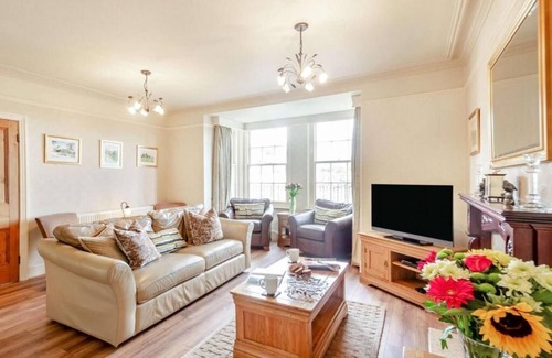 Harlech House | 5*property At Harlech Is Situated At The Foot Of The Castle Sleeps 12