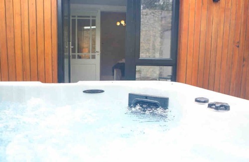 Nenagh House | 5* Self Catering 1 Bed