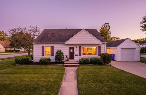 Appleton House | 5 star HOME 4 Bedroom, Chef's Kitchen, Downtown