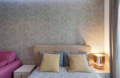 Kilburn Apartment | 5-Star Luxury Retreat Overlooking the Park