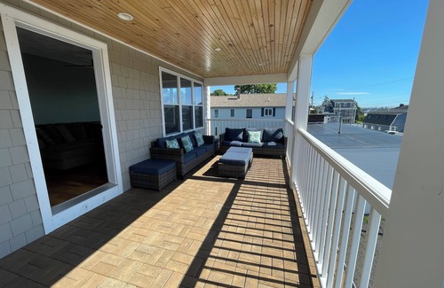 York Beach House | 5 STAR! OCEAN VIEWS FROM EVERY FLOOR, CRASHING WAVES! A WONDERFUL VACATION SPOT