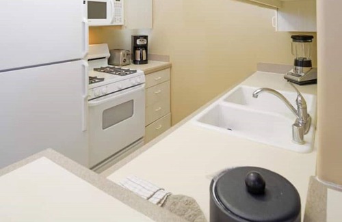 Canyon Corridor Condo | 5-Star POOL! WATERSLIDE! FULL KITCHEN 2br SLEEPS 6