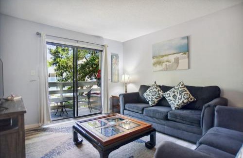 Folly Field Apartment | 5 stars Peaceful Condo - 7 min walk to the beach