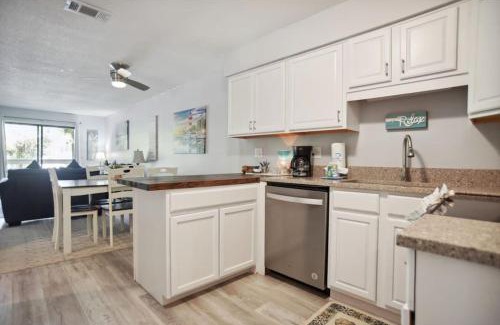 Folly Field Apartment | 5 stars Peaceful Condo - 7 min walk to the beach