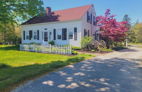 Trenton Apartment | 5 Suite in 1820`s house Open Hearth Inn