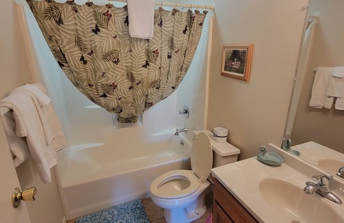 Northeastern Michigan Resort | #5 Thomas' Parkside Cottages, 2BR Lake Huron view suite, Downtown location