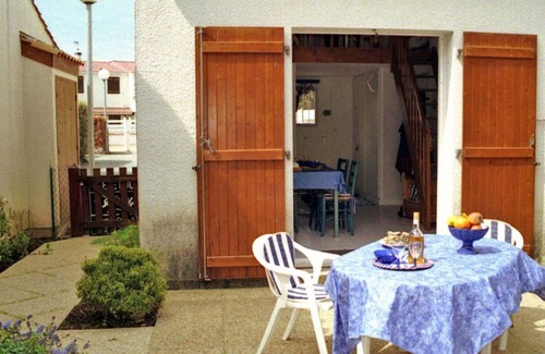 Jard-sur-Mer Villa | 50 m from the beach: Villa with 2 bedrooms for 4/5 pers. 2 *, Internet, WiFi