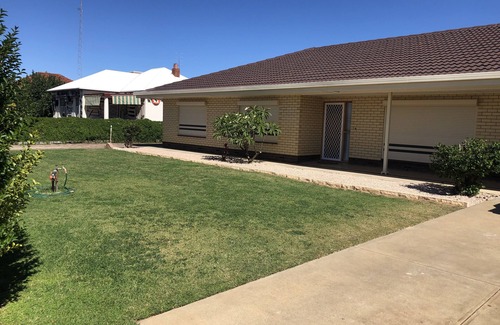 Moonta Bay House | 500 metres from Moonta Bay Beach & Jetty. Free wi-fi. Well equipped holiday home