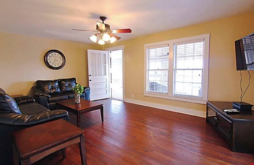 Florence Apartment | 501#D - Right Downtown with Balcony/Full Kitchen!