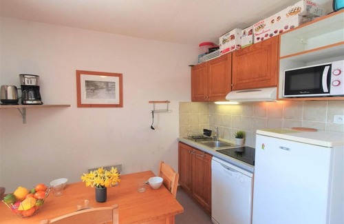 Saint-Etienne-en-Devoluy Apartment | 50m from ski slopes, 5th floor, view mountain, balcony, tv, ski locker, 40m², Superdévoluy