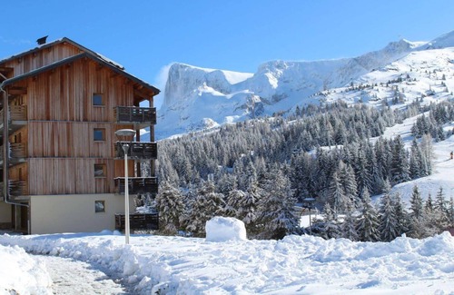 Saint-Etienne-en-Devoluy Apartment | 50m from ski slopes, Ground floor, tv, ski locker, 23m², Superdévoluy