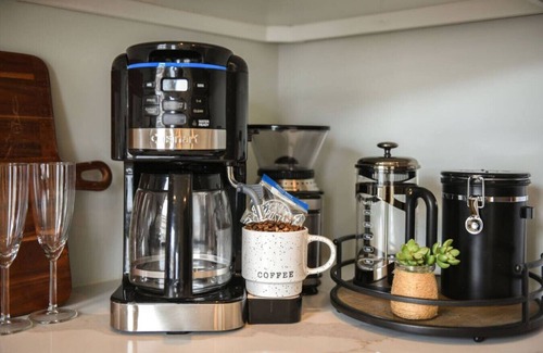 Pittsburgh House | 5211 Penn Ave - Bloomfield