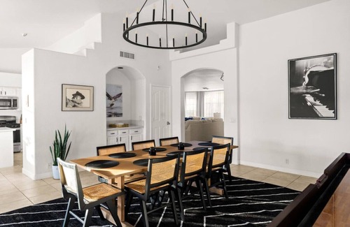 Arabian Crest House | 5335 E. Grovers Avenue