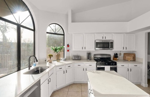 Arabian Crest House | 5335 E. Grovers Avenue