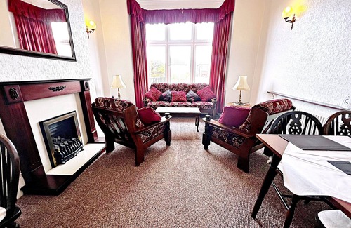 Cleethorpes Hotel | 55 Clee Road, Cleethorpes, Spacious Guest House by Sea