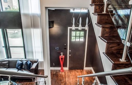 Legacy Park House | 5792 Robbie · Driem house- Award Winning - 1 minute to shops