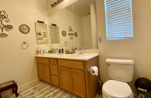 Tracy House | 585 Abby room 3 charming,spacious,cozy quite peaceful