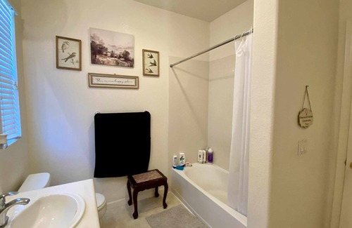 Tracy House | 585 Abby room 3 charming,spacious,cozy quite peaceful