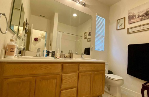 Tracy House | 585 Abby room 3 charming,spacious,cozy quite peaceful