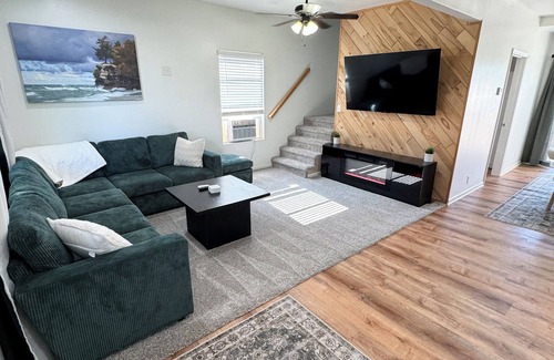 Wakefield House | 5B/2Ba in Wakefield with Trails & Slopes Near
