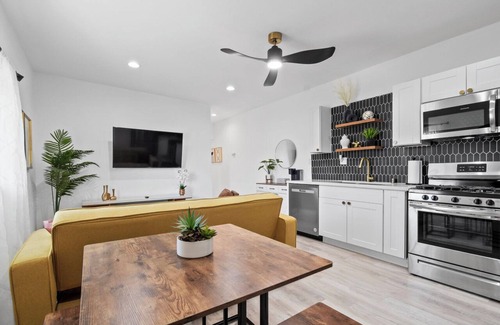 Encanto House | 5bed/3ba, Gameroom, Pool, Spa, Sleeps 20+, Views