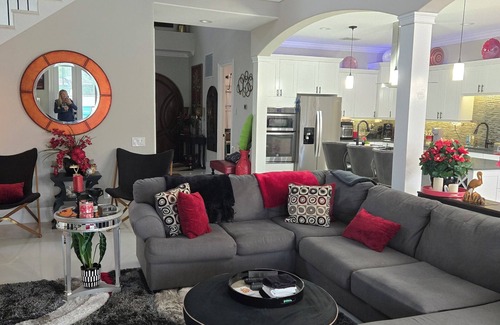 Central Naples House | 5BR/6BTH Heated Pool/Spa Home 1 Mile to Beach! 5 min to Downtown Naples