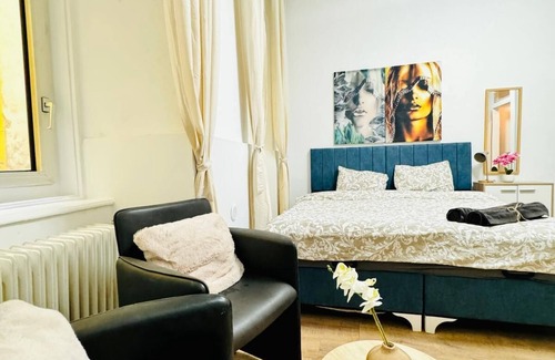 Margareten Apartment | 5BR Apt 10min to Matzleinsdorfer