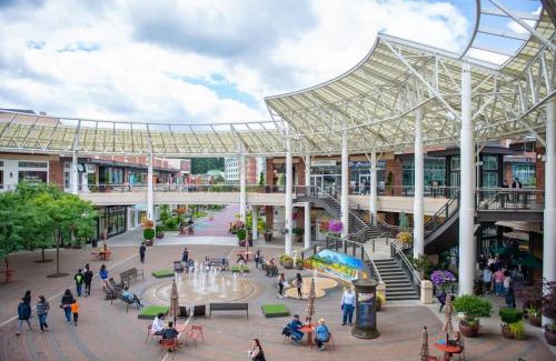 Grass Lawn House | 5BR Gem Walk to Microsoft and Near Redmond DT