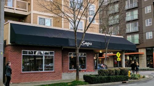 Grass Lawn House | 5BR Gem Walk to Microsoft and Near Redmond DT