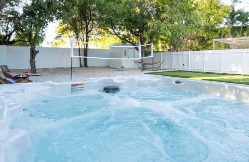 Liberty City House | 5BR HotTub/PoolTable/MiniGolf/7 min to Wynwood